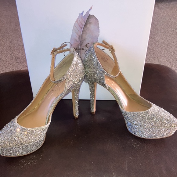 Jessica Simpson embellished Ormanda pumps - Picture 2 of 4